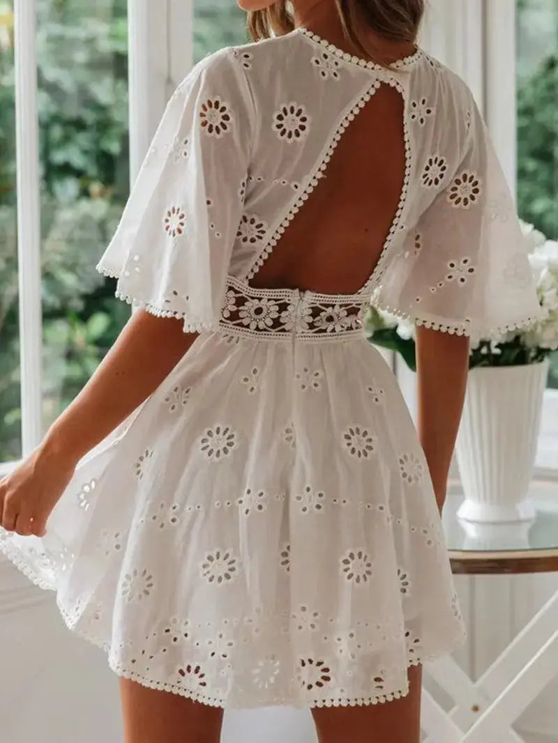 Vit A-linjeformad Sommarklänning Dam med Rygglös Design och Blomsterbroderi – Lätt Polyester, Knälång 0