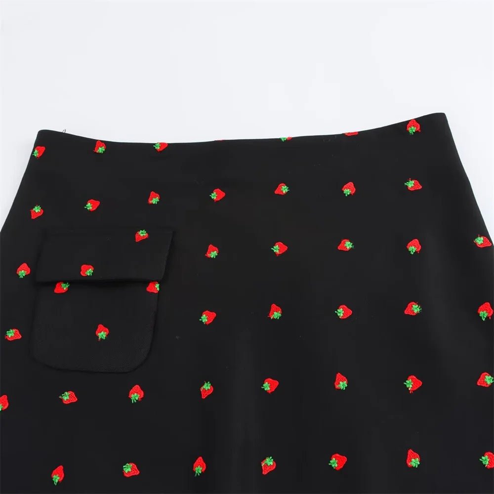 Kvinnors Casual Retro Jordgubbsbroderad Kavaj och Hög Midja Mini Kjol Mode Set: Lås Upp Stil och Komfort för Moderna Kvinnor - STILUNA