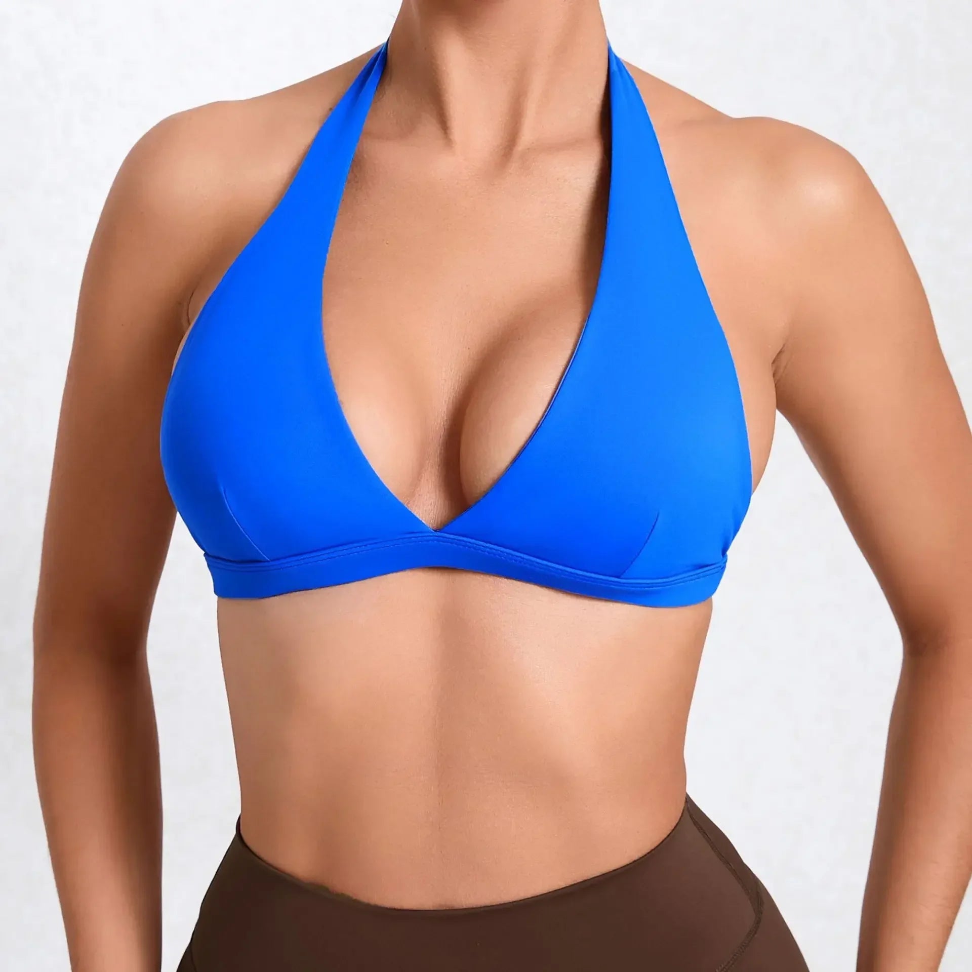 Sport Bh High Support med V - ringning och Halterneck – Vit Active Wear för Yoga och Träning - STILUNA