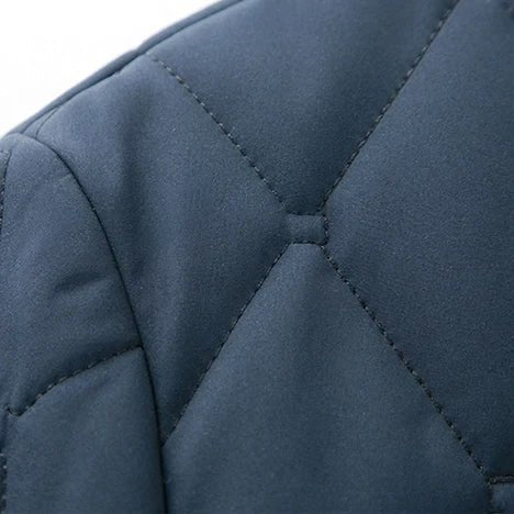Vinterjacka Dam med Diamantquiltning och Knäppning – Mörkblå Vadderad Jacka för Stil och Värme - STILUNA